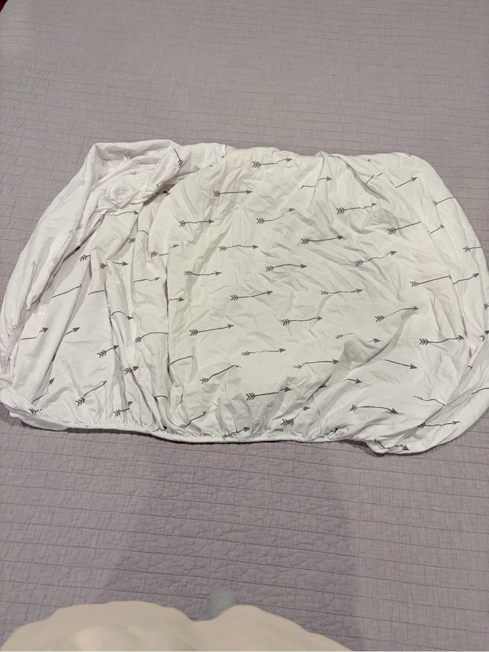 White Crib Fitted Sheet with Gray Arrow Print